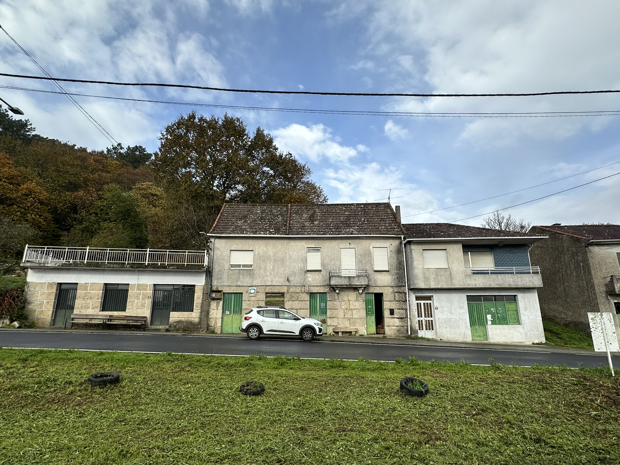 The front view of Andanzas cafe, before any work started