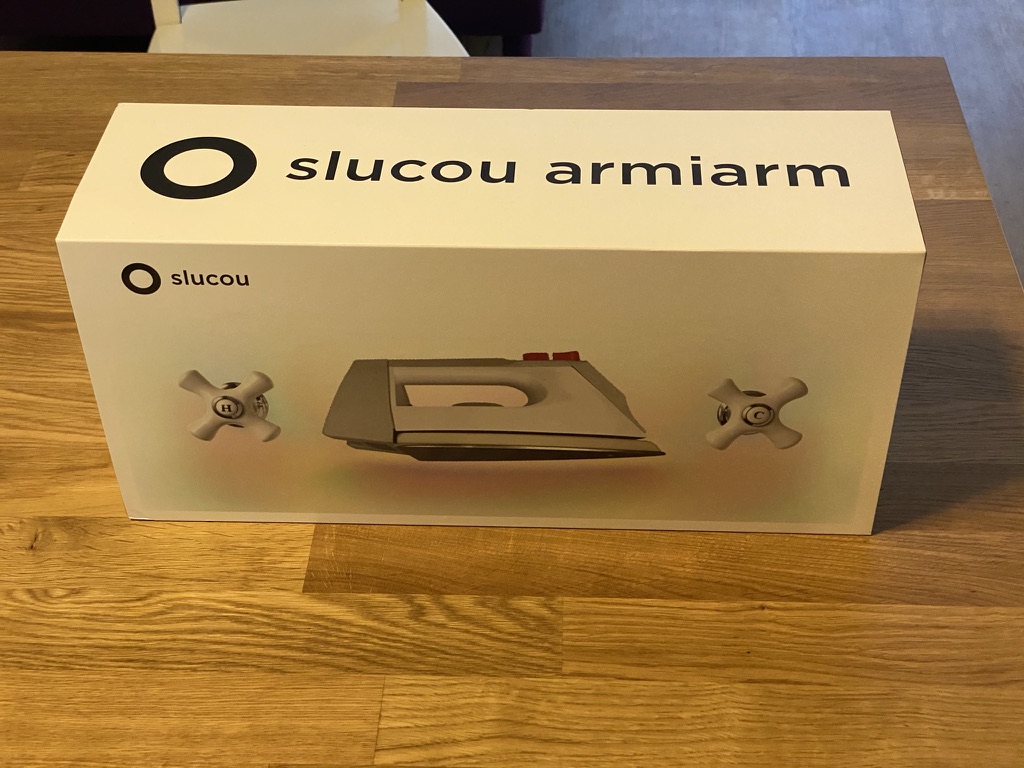 The stealth packaging of the Oculus Quest 2 prototype